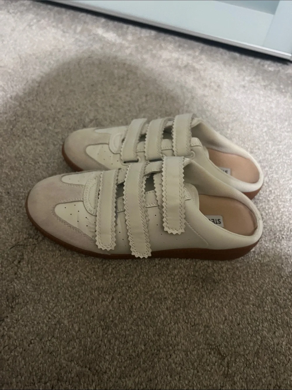 Steve Madden Momentum White Suede Velcro Gum Sole Sneakers 7